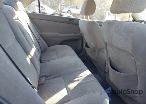 2004 Toyota Camry Le z USA, uszkodzony, nr VIN 4T1BE32KX4U891595